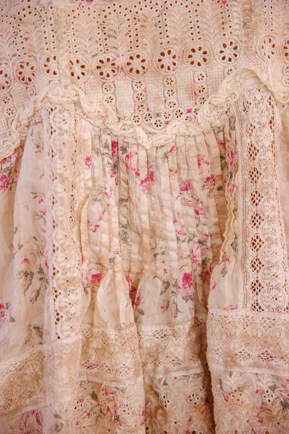 Eyelet Esti Tank - Image 6