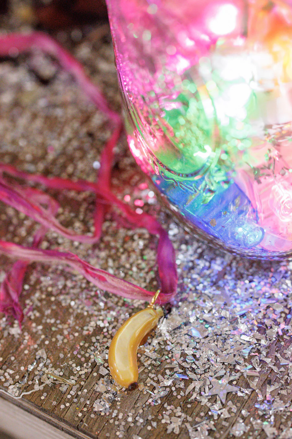 Mother-of-Pearl Banana Pendant - Image 4